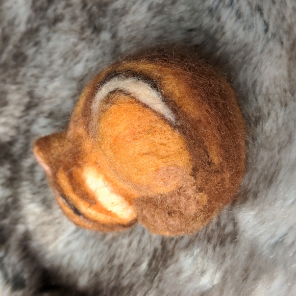 🧊HANDMADE CHIPMUNK! Needle Felted - Picture 2 of 8